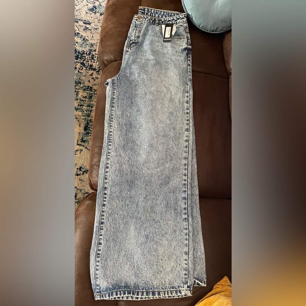 Boohoo Vintage Wash Wide Leg Jeans-NWT